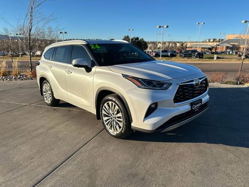 New 2026 Toyota Highlander Platinum AWD/4WD image 1
