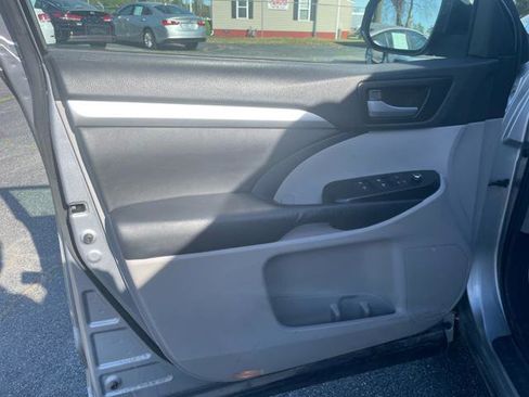 Used 2015 Toyota Highlander XLE image 10