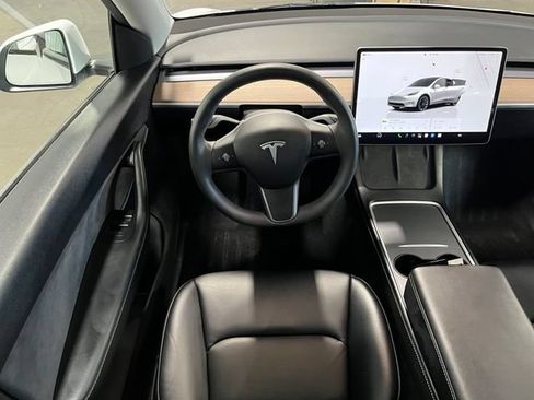 Used 2022 Tesla Model Y Long Range AWD/4WD image 18