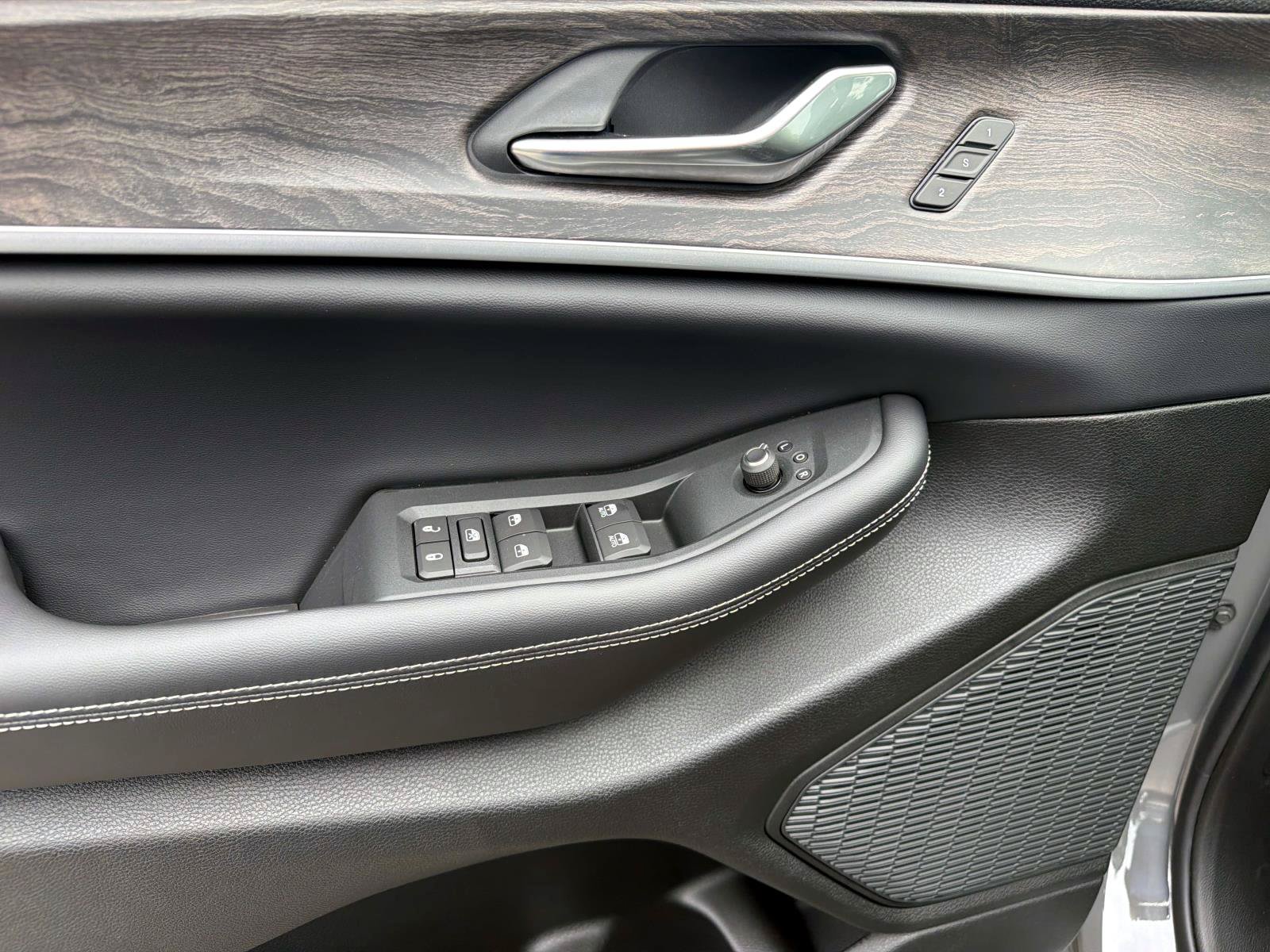 New 2027 Jeep Grand Cherokee Limited AWD/4WD image 8