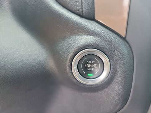 Used 2019 Chevrolet Silverado 1500 High Country w/ Technology Package AWD/4WD image 28