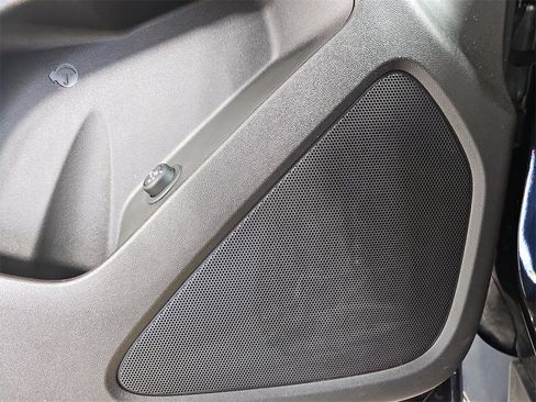 Used 2023 Chevrolet Equinox LT image 34