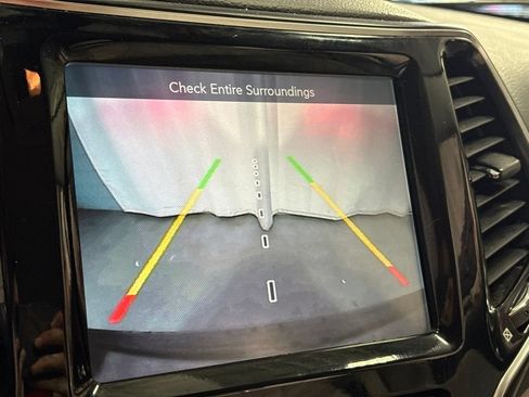 Used 2019 Jeep Cherokee Limited AWD/4WD image 17