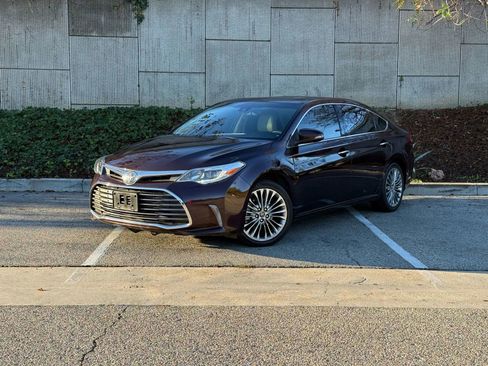 Used 2016 Toyota Avalon Limited image 2