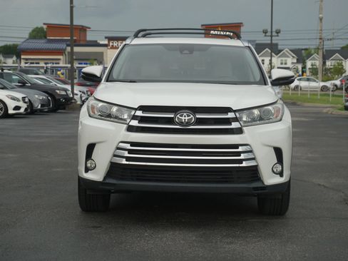 Used 2017 Toyota Highlander Limited AWD/4WD image 2