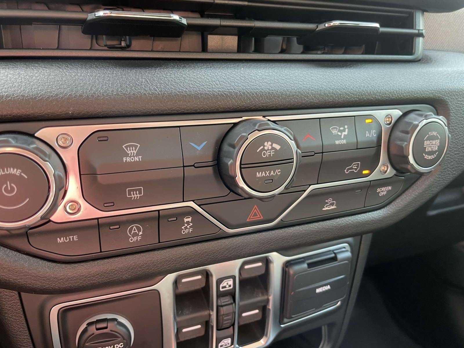 Used 2026 Jeep Gladiator Sport AWD/4WD image 24