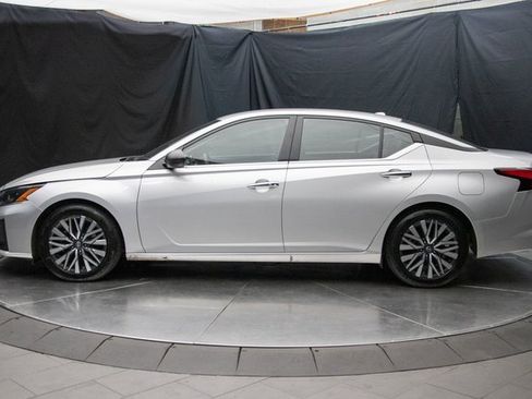 Used 2024 Nissan Altima 2.5 SV image 9