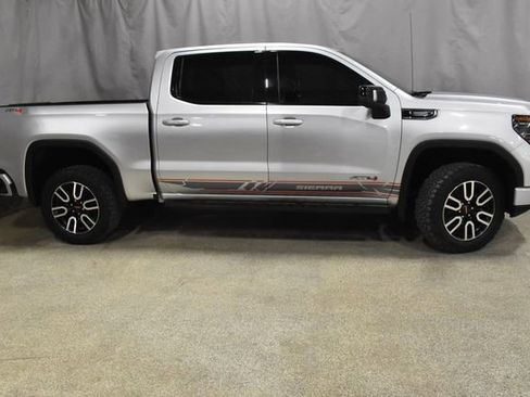 Used 2022 GMC Sierra 1500 AT4 w/ AT4 Premium Package image 3