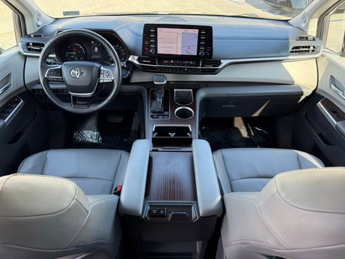 Used 2021 Toyota Sienna XLE w/ XLE Plus Package image 32