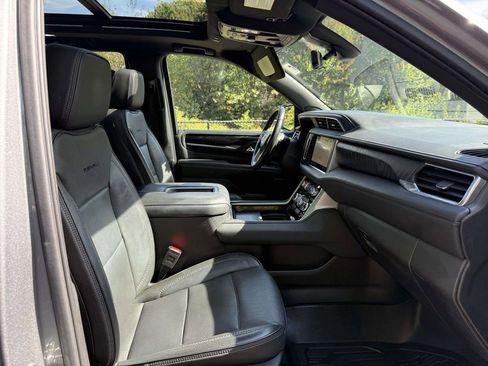 Used 2021 GMC Yukon Denali w/ Denali Premium Package image 15