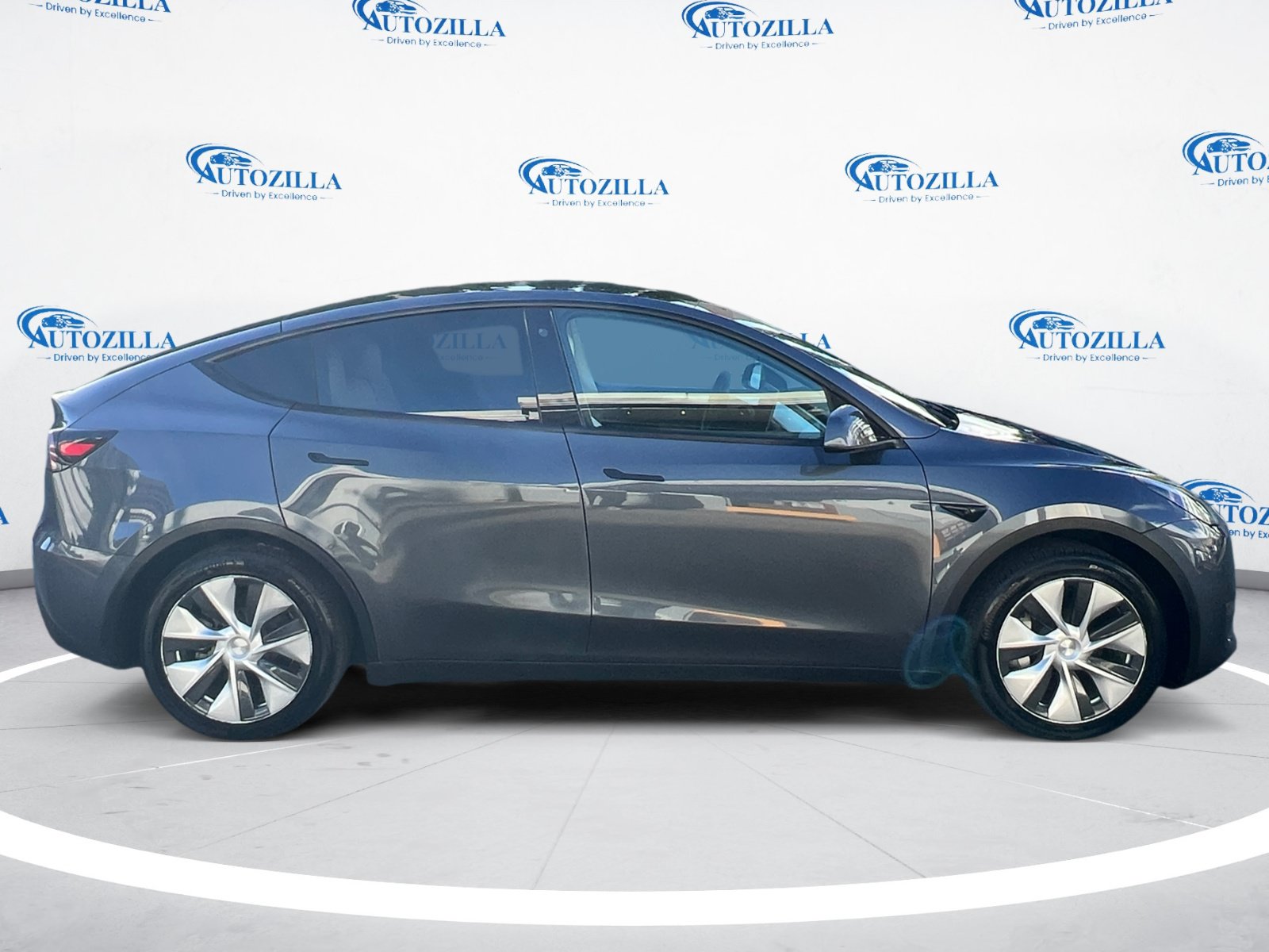 Used 2023 Tesla Model Y AWD image 6