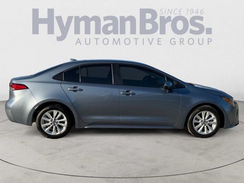 Used 2025 Toyota Corolla LE w/ LE Premium Package FWD image 2