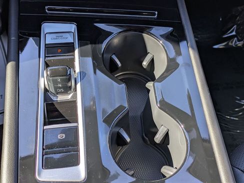 Used 2025 Volkswagen Atlas SE image 19