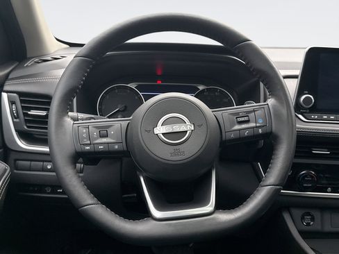 Used 2024 Nissan Rogue SV w/ SV Premium Package AWD/4WD image 12