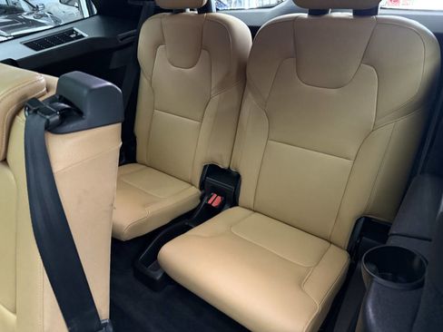 Used 2016 Volvo XC90 T6 Momentum w/ Momentum Plus Package image 24