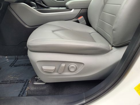 Used 2021 Toyota Highlander XLE image 15