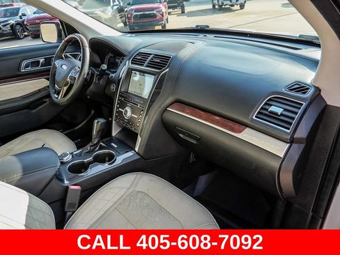 Used 2018 Ford Explorer Platinum AWD/4WD image 18