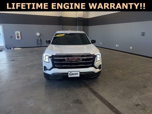 Used 2025 GMC Terrain Elevation image 3