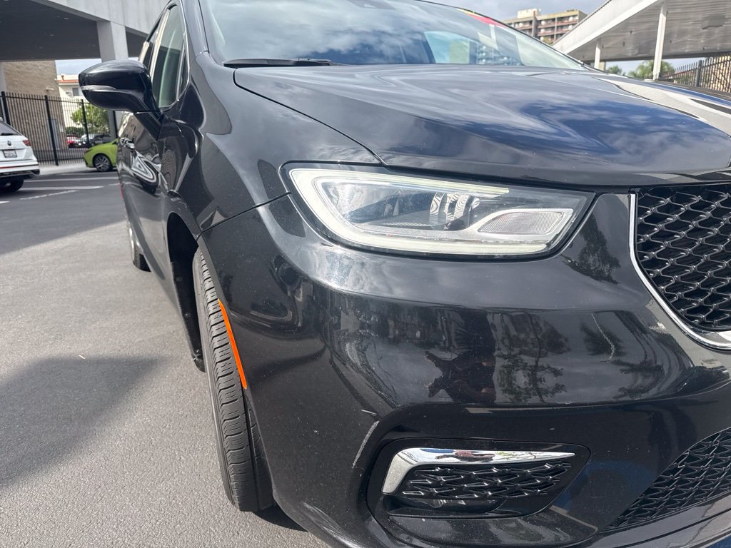 Used 2024 Chrysler Pacifica Touring-L FWD image 5