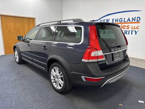 Used 2016 Volvo XC70 T5 Premier w/ Proximity Package image 2