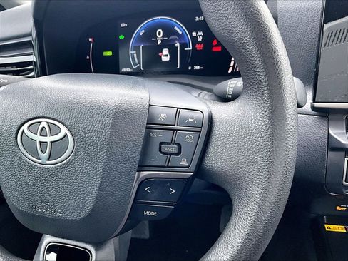 Used 2025 Toyota Camry LE FWD image 24