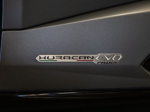 Used 2021 Lamborghini Huracan EVO RWD image 32