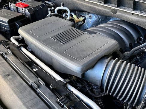 Used 2023 Chevrolet Suburban LT image 33