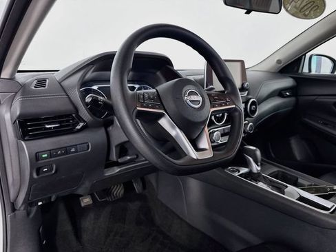 Used 2024 Nissan Sentra SV FWD image 9