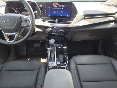 Used 2025 Chevrolet Trax ACTIV FWD image 25
