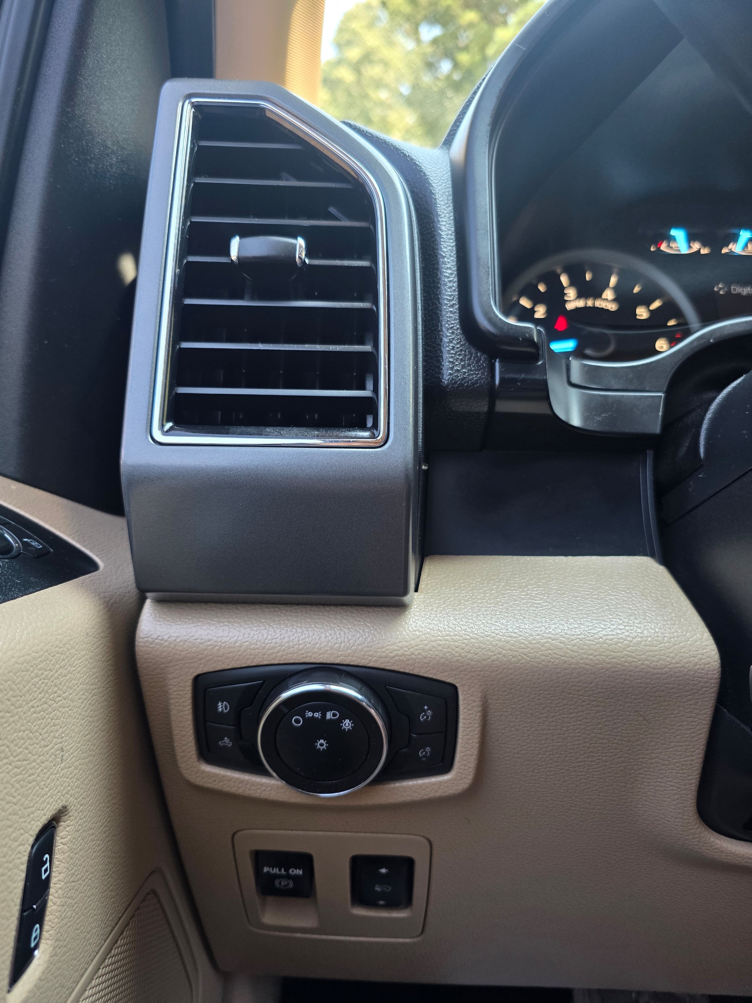 Used 2019 Ford F150 XLT w/ Equipment Group 302A Luxury AWD/4WD image 17