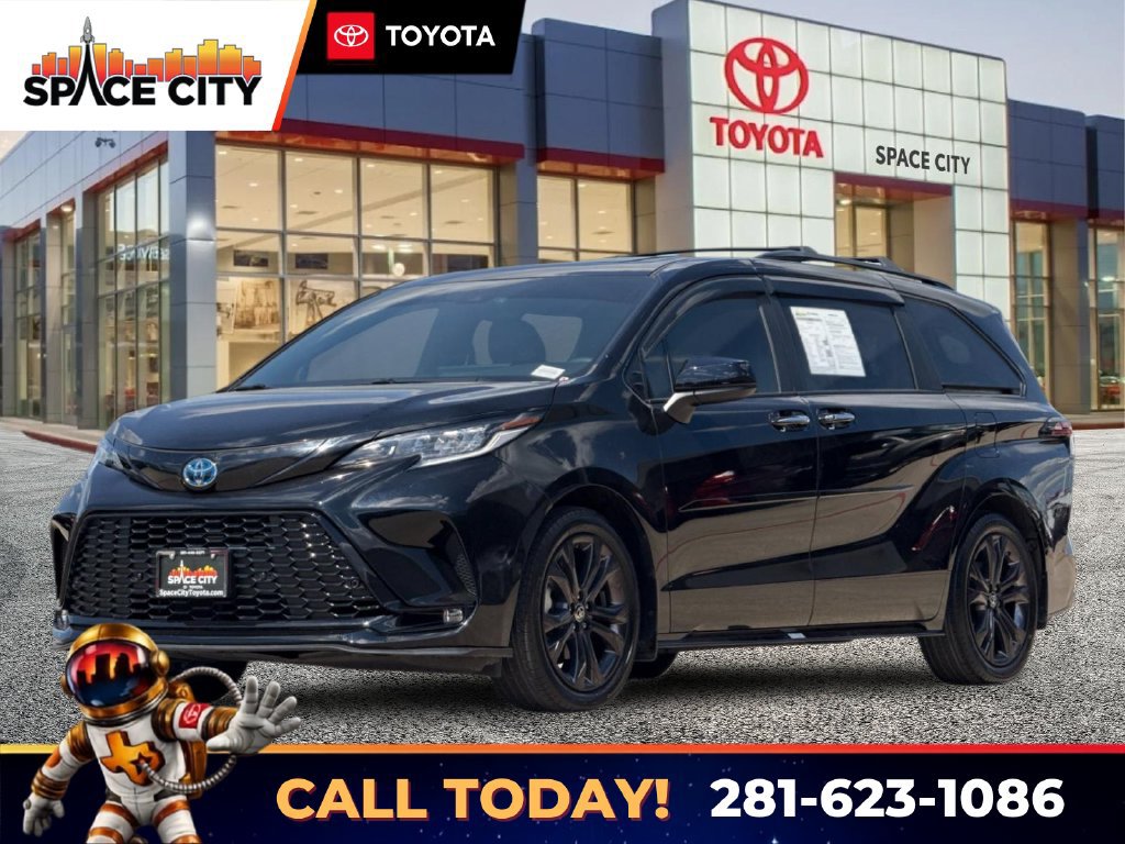 Certified 2025 Toyota Sienna XSE FWD image 1