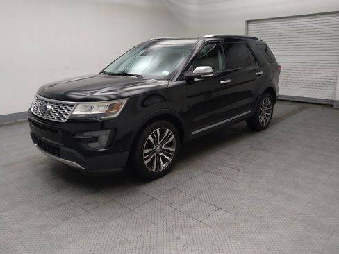 Used 2016 Ford Explorer Platinum image 2