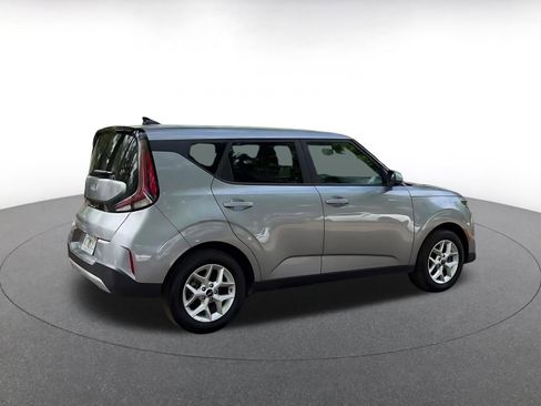 Used 2025 Kia Soul LX w/ LX Technology Package FWD image 16