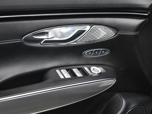 Used 2025 Genesis GV70 2.5T w/ Select Package image 10