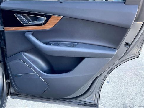 Used 2017 Audi Q7 3.0T Prestige image 21