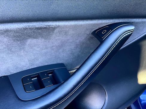 Used 2021 Tesla Model Y Long Range image 30