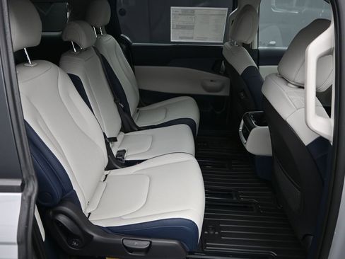 New 2026 Kia Carnival EX FWD image 37