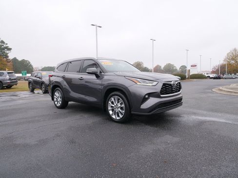Used 2023 Toyota Highlander Limited image 1