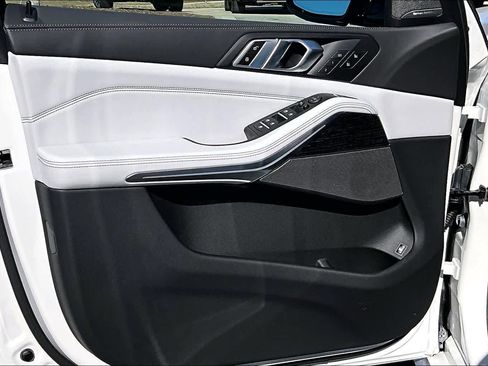 New 2026 BMW X5 xDrive50e w/ M Sport Package image 10