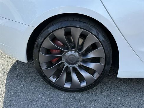 Used 2022 Tesla Model 3 Performance image 9