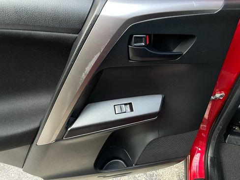 Used 2017 Toyota RAV4 LE image 19