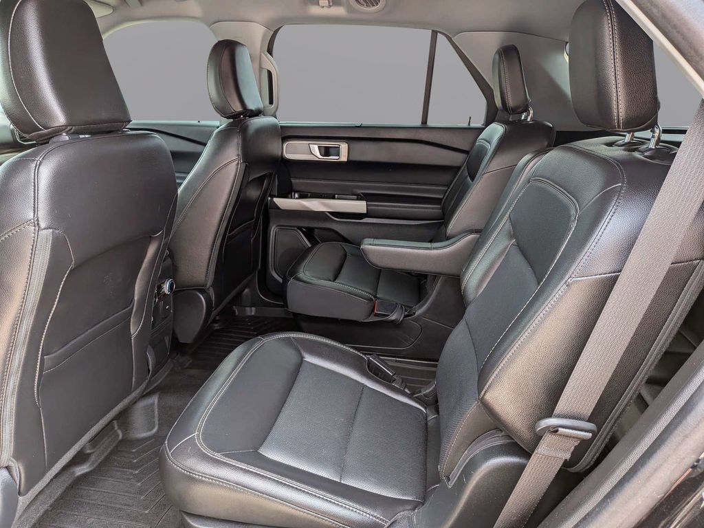 Used 2024 Ford Explorer Limited RWD image 18
