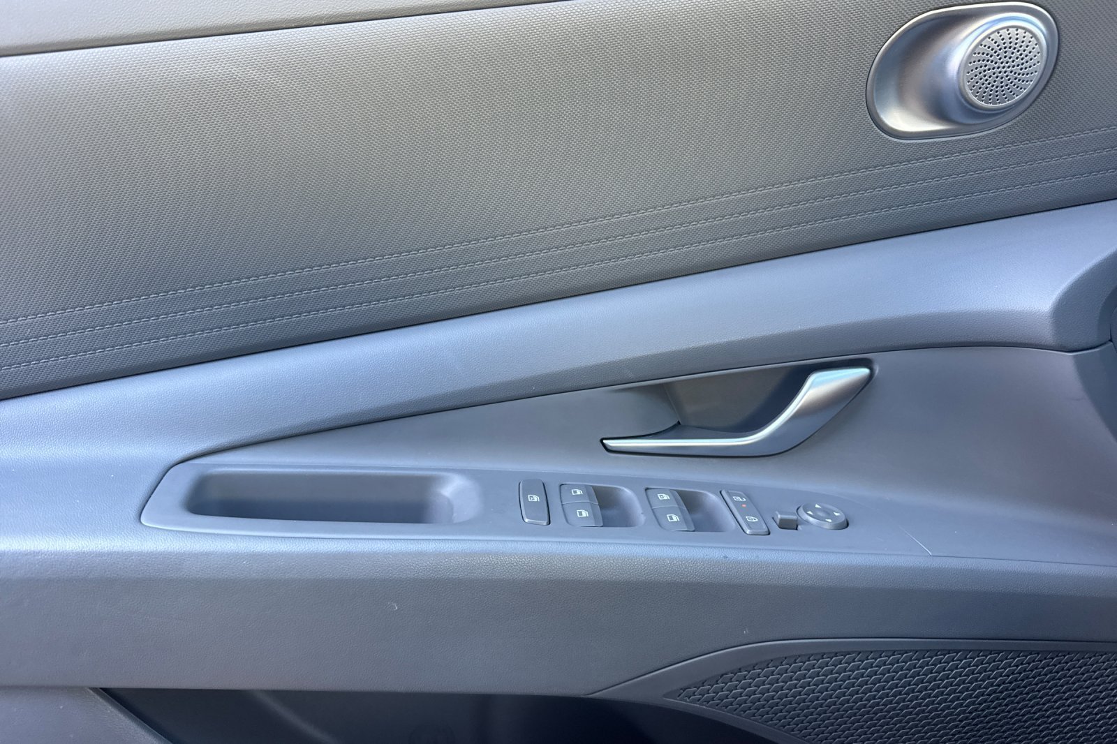 Used 2024 Hyundai Elantra SEL FWD image 12