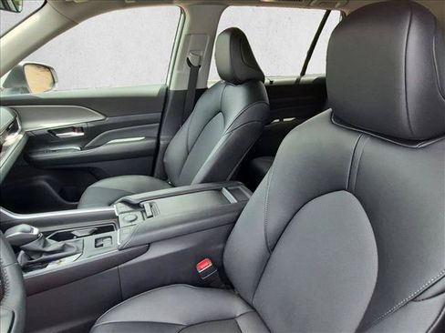 Used 2026 Toyota Grand Highlander FWD image 16