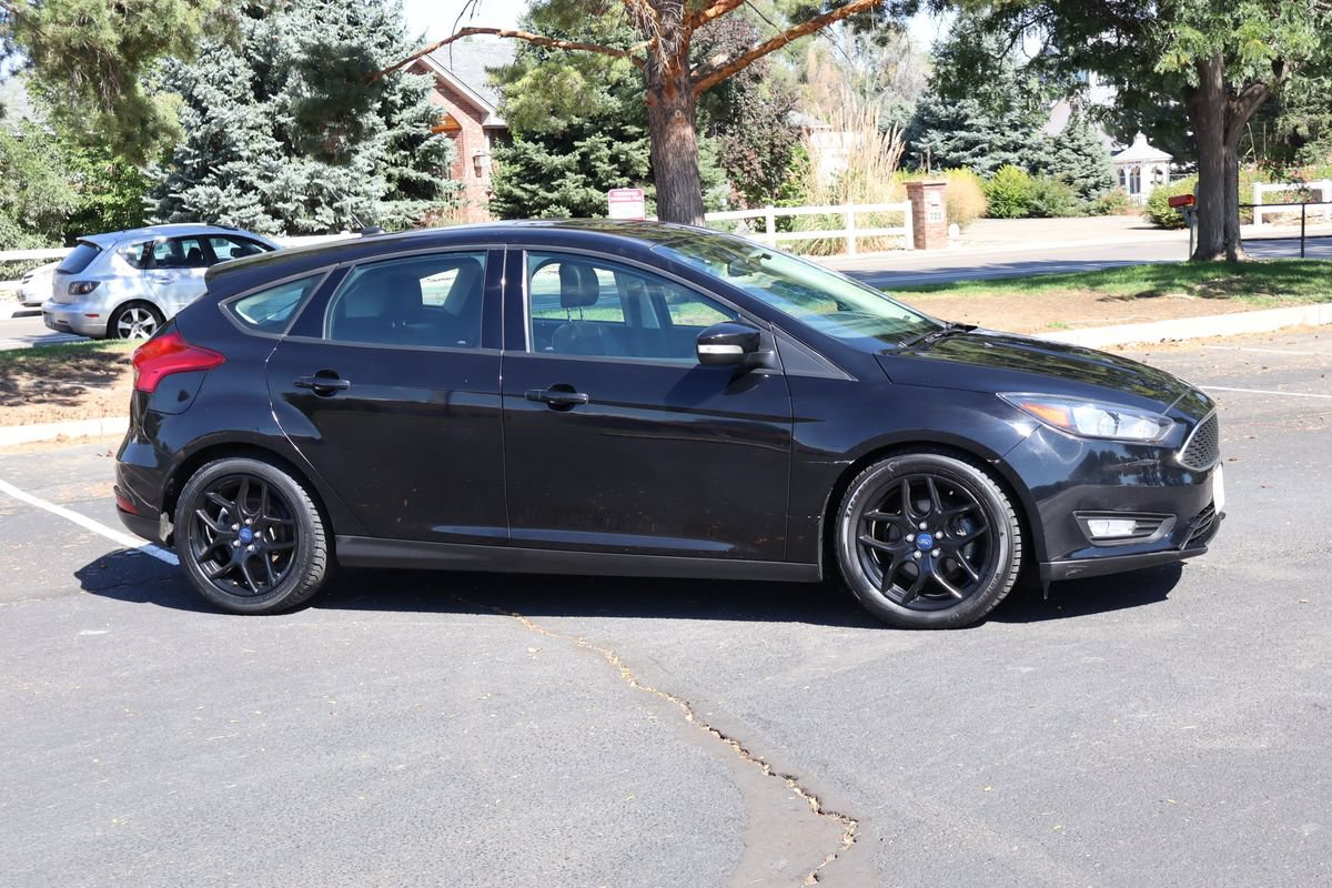Used 2016 Ford Focus SE w/ Equipment Group 201A FWD image 2