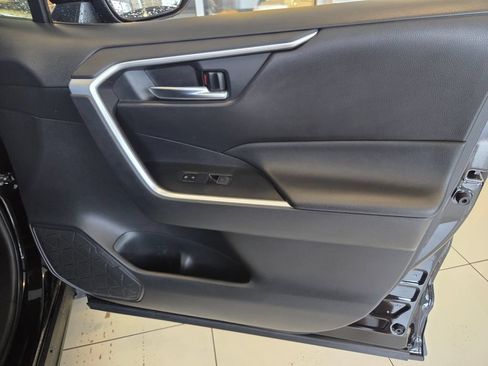 Used 2022 Toyota RAV4 XLE Premium AWD/4WD image 21