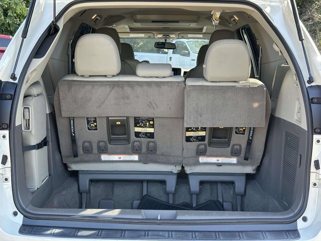Used 2015 Toyota Sienna XLE Premium FWD image 8