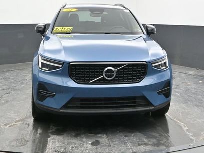 Used 2024 Volvo XC40 B5 Core