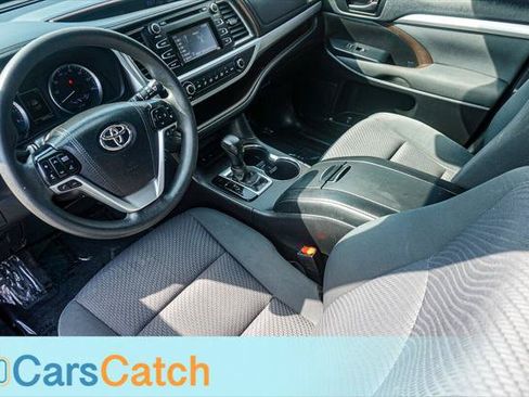 Used 2019 Toyota Highlander LE FWD image 17