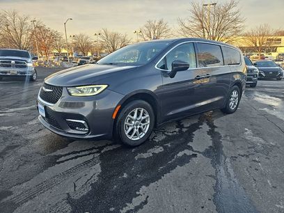 Used 2023 Chrysler Pacifica Touring-L
